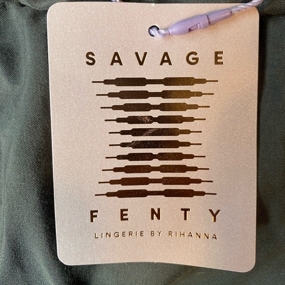 Colorful Savage Fenty black bra - Picture 3 of 7